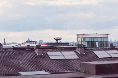 Yukarıdan Brüksel Şehri: Tarihi ve Modern Mimari.