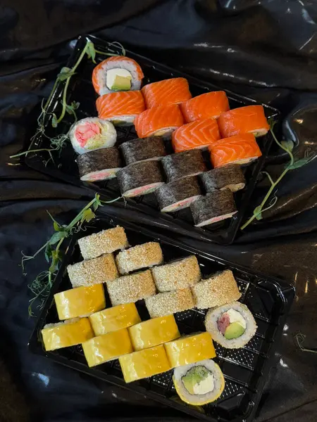 Düz Suşi Tabağı, Taze Japon Yemeği.