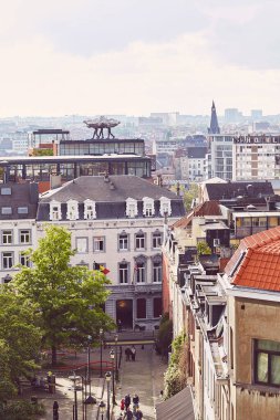 Brüksel, Belçika - 27 Mayıs: Brüksel Cityscape from Upbove: Tarihi ve Modern Mimari. Şehir sokakları.