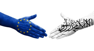 Afganistan ve Avrupa Birliği bayrakları arasındaki el sıkışma, izole şeffaf görüntü.