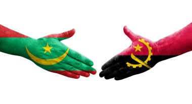 Angola ve Moritanya bayrakları arasındaki el sıkışma ellerinde resmedilmiş şeffaf görüntü.