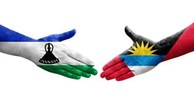 Antigua ve Barbuda ile Lesotho bayrakları arasındaki el sıkışma, izole şeffaf görüntü.