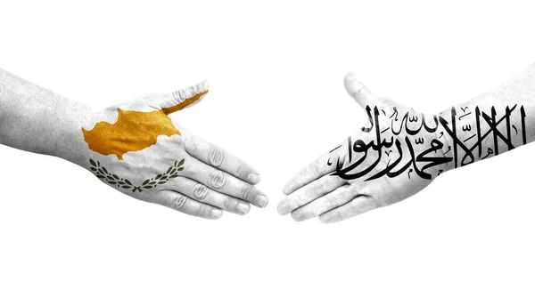 アフガニスタンとキプロスの旗の間の握手手で描かれ 孤立した透明なイメージ — ストック写真