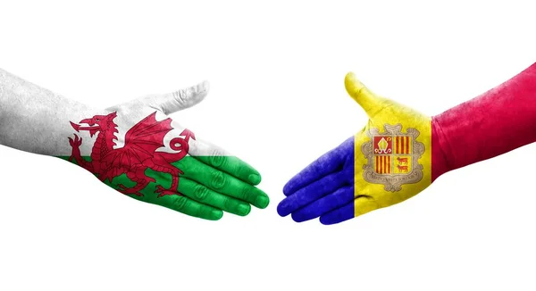 Handdruk Tussen Andorra Wales Vlaggen Geschilderd Handen Geïsoleerd Transparant Beeld — Stockfoto