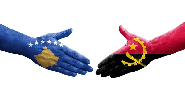 Apretón Manos Entre Angola Kosovo Banderas Pintadas Las Manos Imagen — Foto de Stock
