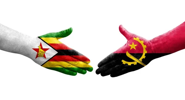 Uścisk Dłoni Między Angolą Flagami Zimbabwe Namalowanymi Dłoniach Odizolowany Przezroczysty — Zdjęcie stockowe