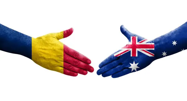 Ellerinde Avustralya Çad Bayrakları Arasında Sıkışma Izole Şeffaf Görüntü — Stok fotoğraf