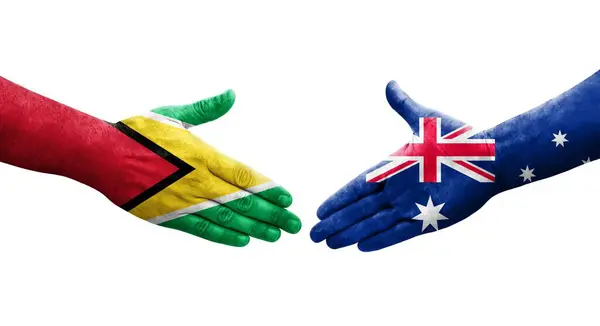 Apretón Manos Entre Australia Guyana Banderas Pintadas Las Manos Imagen — Foto de Stock