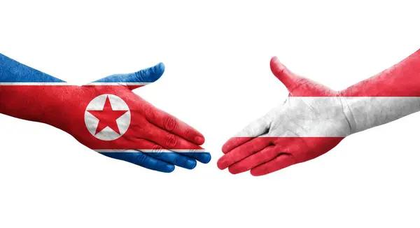 Handslag Mellan Österrike Och Nordkorea Flaggor Målade Händer Isolerad Transparent — Stockfoto
