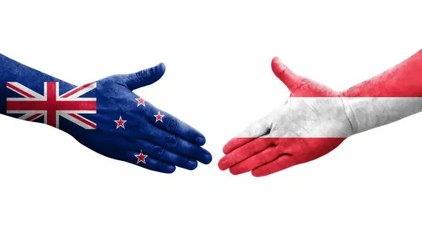 Apretón Manos Entre Austria Nueva Zelanda Banderas Pintadas Las Manos — Foto de Stock