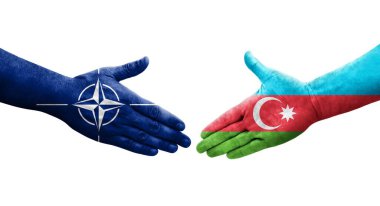 Ellerinde Azerbaycan ve Nato bayrakları arasında el sıkışma, izole şeffaf görüntü.