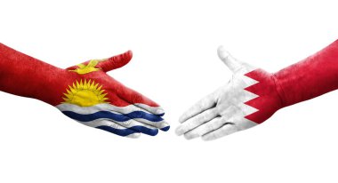 Bahreyn ve Kiribati bayrakları arasındaki el sıkışma ellere boyanmış, izole şeffaf görüntü.