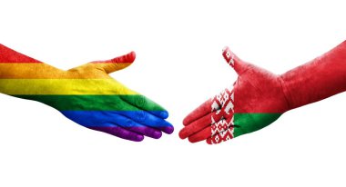 Belarus ve LGBT bayrakları arasında el sıkışma, izole şeffaf resim.