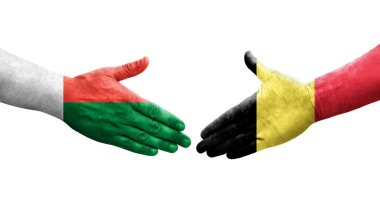 Belçika ve Madagaskar bayrakları arasında el sıkışma, izole şeffaf görüntü.