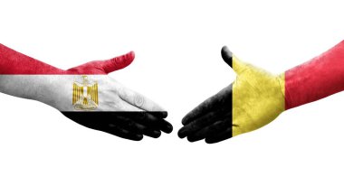 Belçika ve Mısır bayrakları arasındaki el sıkışma ellerinde resmedilmiş şeffaf görüntü.