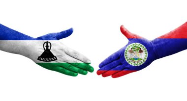 Belize ve Lesotho bayrakları arasındaki tokalaşma elleri boyalı, izole şeffaf görüntü.