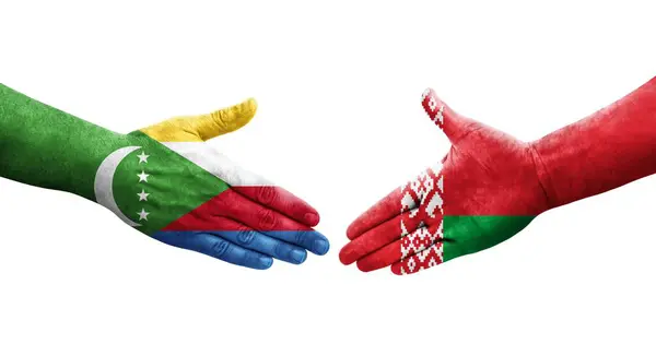 Apretón Manos Entre Bielorrusia Comoras Banderas Pintadas Las Manos Imagen — Foto de Stock
