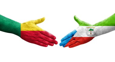 Benin ve Ekvator Gine bayrakları arasındaki el sıkışma ellerinde resmedilmiş şeffaf görüntü.