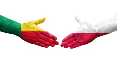Benin ve Polonya arasındaki el sıkışma ellerinde bayraklar, izole şeffaf görüntü.