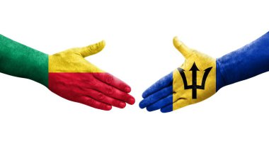 Benin ve Barbados bayrakları arasındaki el sıkışma ellerinde resmedilmiş şeffaf görüntü.