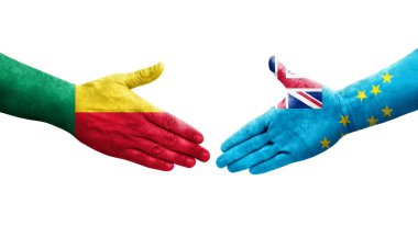 Benin ve Tuvalu bayrakları arasındaki el sıkışma ellerinde resmedilmiş şeffaf görüntü.