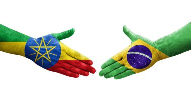 Brezilya ve Etiyopya bayrakları arasındaki el sıkışma ellerinde resmedilmiş şeffaf görüntü.