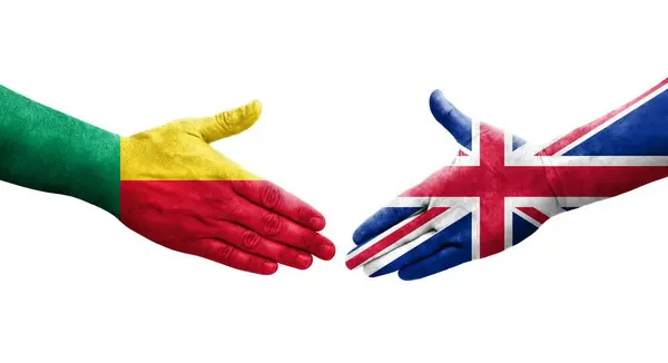 Apretón Manos Entre Benín Reino Unido Banderas Pintadas Las Manos — Foto de Stock