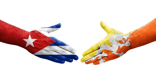 Χειραψία Μεταξύ Μπουτάν Και Κούβας Σημαίες Ζωγραφισμένες Στα Χέρια Απομονωμένη — Φωτογραφία Αρχείου