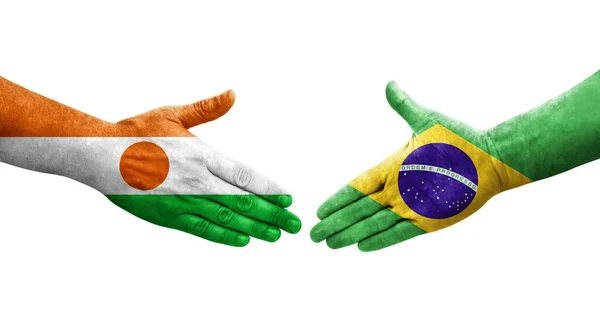 Apretón Manos Entre Brasil Níger Banderas Pintadas Las Manos Imagen — Foto de Stock