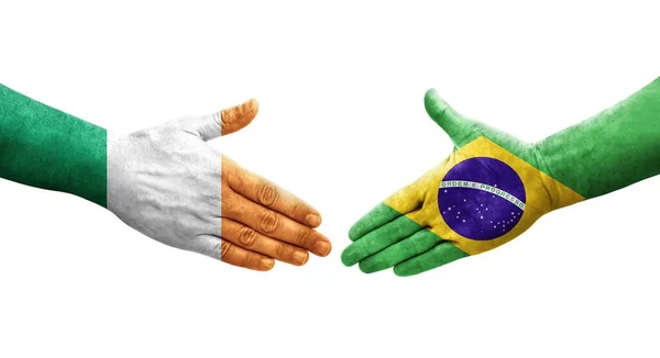 Apretón Manos Entre Brasil Irlanda Banderas Pintadas Las Manos Imagen — Foto de Stock