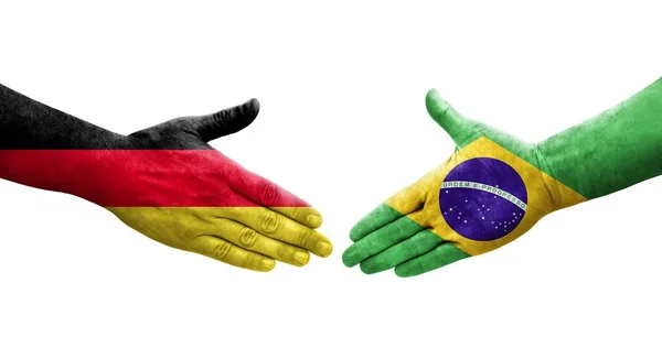 手に描かれたブラジルとドイツの旗の間の握手 隔離された透明なイメージ — ストック写真