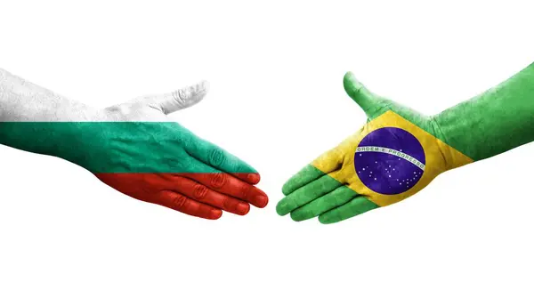 手に描かれたブラジルとブルガリアの旗の間の握手 孤立した透明なイメージ — ストック写真