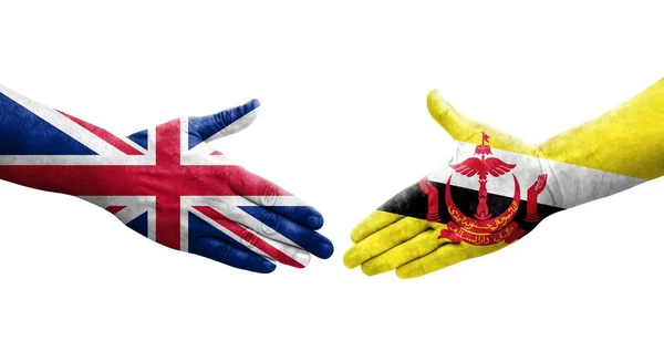 Handdruk Tussen Brunei Het Verenigd Koninkrijk Vlaggen Geschilderd Handen Geïsoleerd — Stockfoto