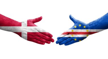 Cape Verde ile Danimarka bayrakları arasında el sıkışma, izole şeffaf resim.