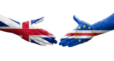 Cape Verde ve Büyük Britanya bayrakları arasındaki el sıkışma ellerinde resmedilmiş şeffaf görüntü.