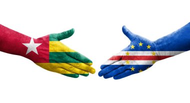 Cape Verde ve Togo bayrakları arasındaki el sıkışma ellere boyanmış, izole şeffaf görüntü.