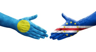Cape Verde ile Palau bayrakları arasında el sıkışma, izole şeffaf görüntü.