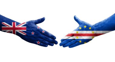 Cape Verde ve Yeni Zelanda bayrakları arasında el sıkışma, izole şeffaf resim.