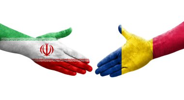 Çad ve İran bayrakları arasındaki el sıkışma ellerinde resmedilmiş şeffaf bir görüntü.