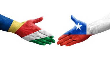 Şili ve Seyşeller arasındaki el sıkışma ellerinde boyanmış bayraklar, yalıtılmış şeffaf görüntü.