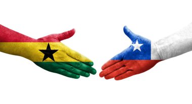 Şili ve Gana bayrakları arasındaki el sıkışma ellerinde resmedilmiş şeffaf görüntü.