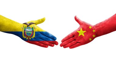Çin ve Ekvador bayrakları arasındaki el sıkışma ellerinde resmedilmiş şeffaf görüntü.