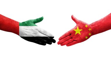Çin ve BAE bayrakları arasında el sıkışma, izole edilmiş şeffaf görüntü.
