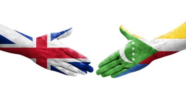 Comoros ve Büyük Britanya bayrakları arasındaki el sıkışma ellerinde resmedilmiş şeffaf görüntü.