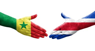 Kosta Rika ile Senegal bayrakları arasındaki el sıkışma, izole şeffaf görüntü.