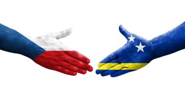 Curacao ve Çek bayrakları arasındaki tokalaşma elleri boyalı, izole şeffaf görüntü.