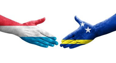 Curacao ve Lüksemburg bayrakları arasındaki el sıkışma, izole şeffaf görüntü.