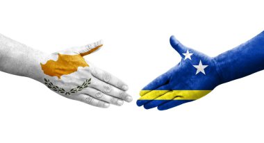Ellerinde Curacao ve Kıbrıs bayrakları arasında el sıkışma, izole şeffaf görüntü.
