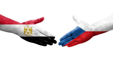 Çek ve Mısır bayrakları arasındaki el sıkışma ellerinde resmedilmiş şeffaf görüntü.