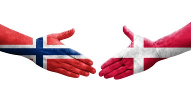 Danimarka ve Norveç bayrakları arasındaki el sıkışma ellerinde resmedilmiş şeffaf görüntü.
